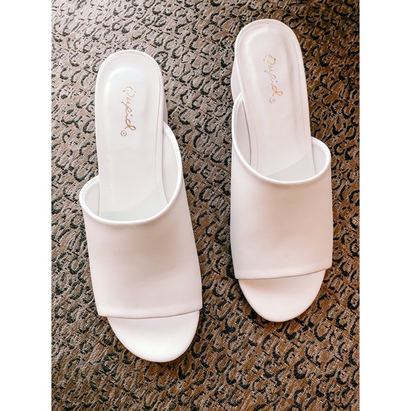 Annette Sandal - Picture 3 of 3